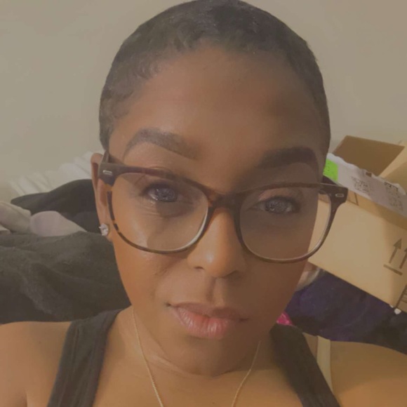 Meet your Posher, Donnesha - Picture 2 of 5